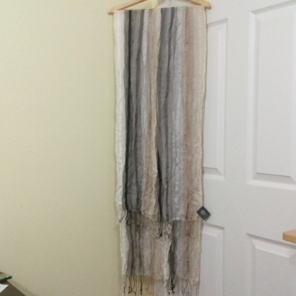 NWOT Vince Camuto scarf - Picture 3 of 7